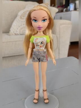 MGA Bratz Cloe in Space Angelz Sasha Top Jointed Arms Beautiful